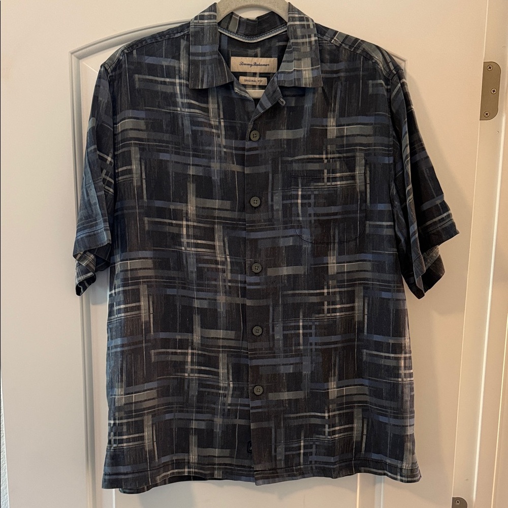 Tommy Bahama 100% Silk Navy and Gray Short Sleeve Button Up Shirt
